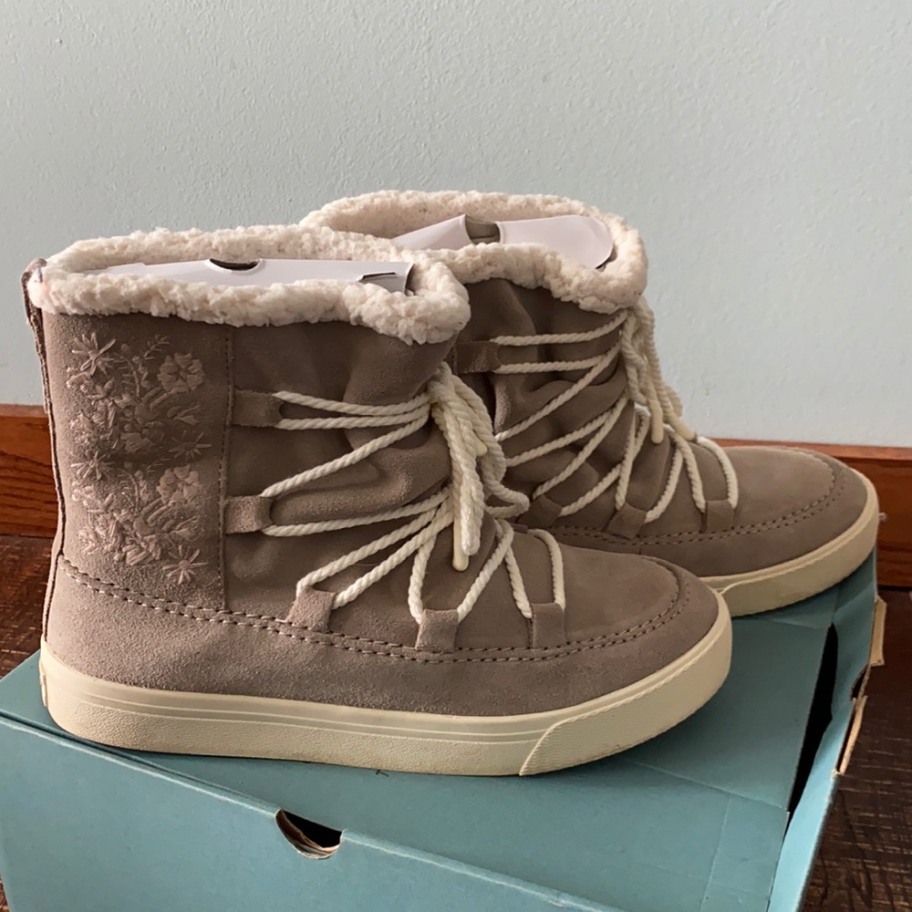 TOMS Alpine Boots